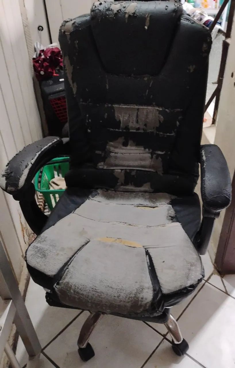 Gaming chair. Just needs a cover — it's already in great condition