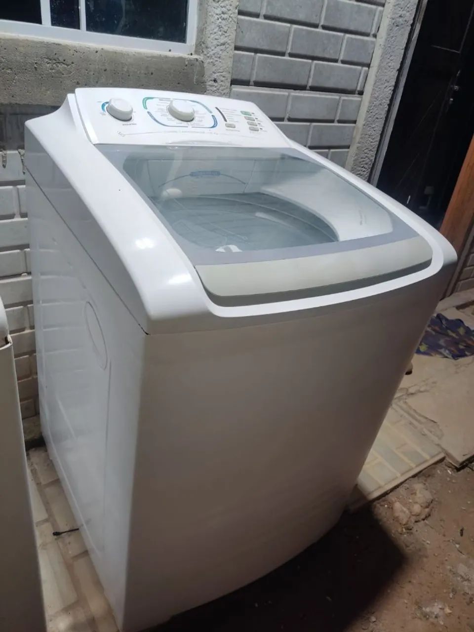 MAQUINA DE LAVAR ROUPAS ELETROLUX. 64317477005186122