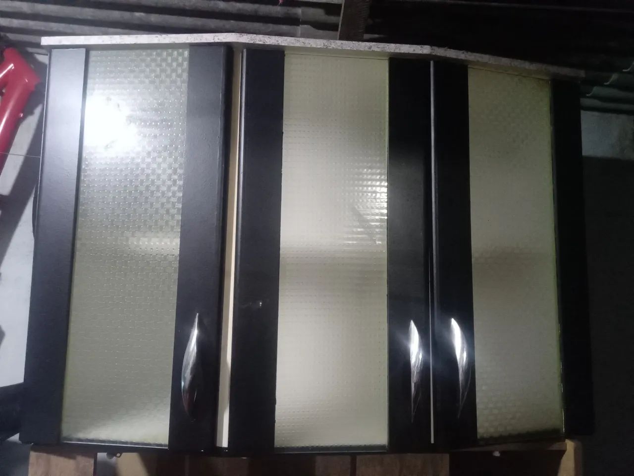 Armário de Cozinha com Portas de Vidro