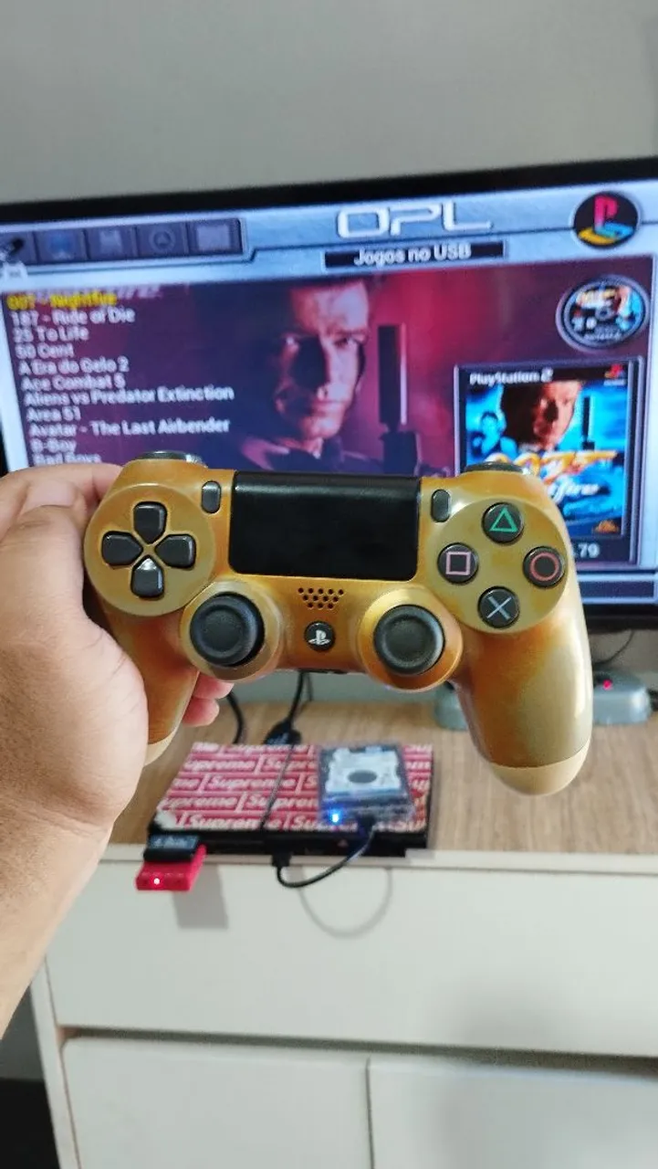 Controle PS4 Dourado