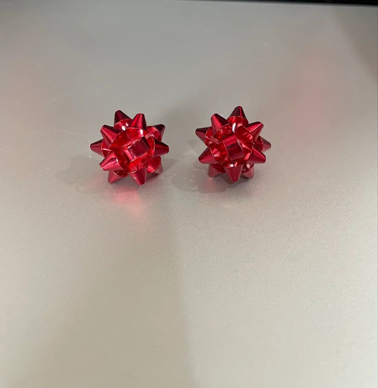 Brincos laço de presente 