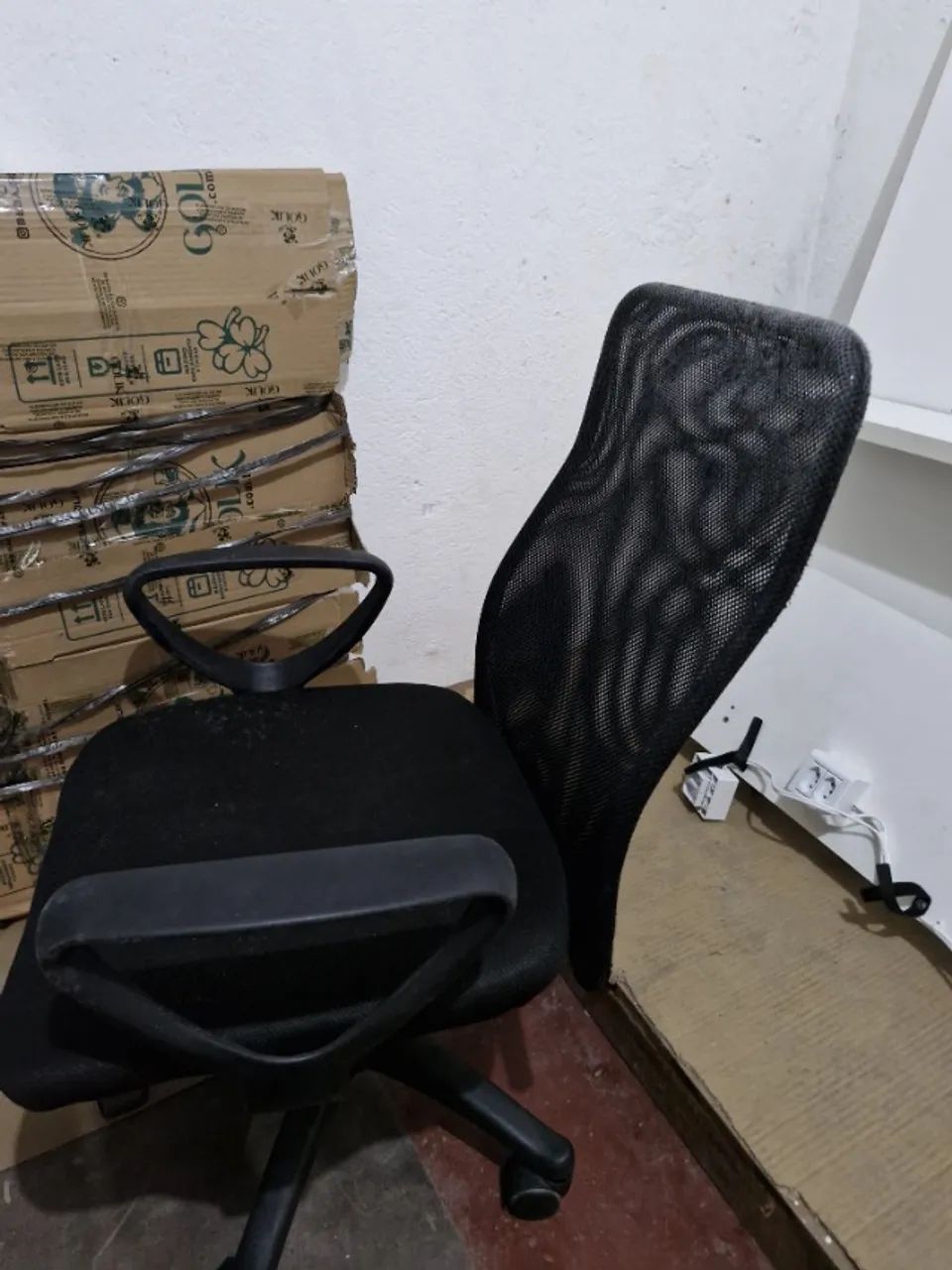 Cadeiras de Escritório Preta e Giratória.  - Foto 2