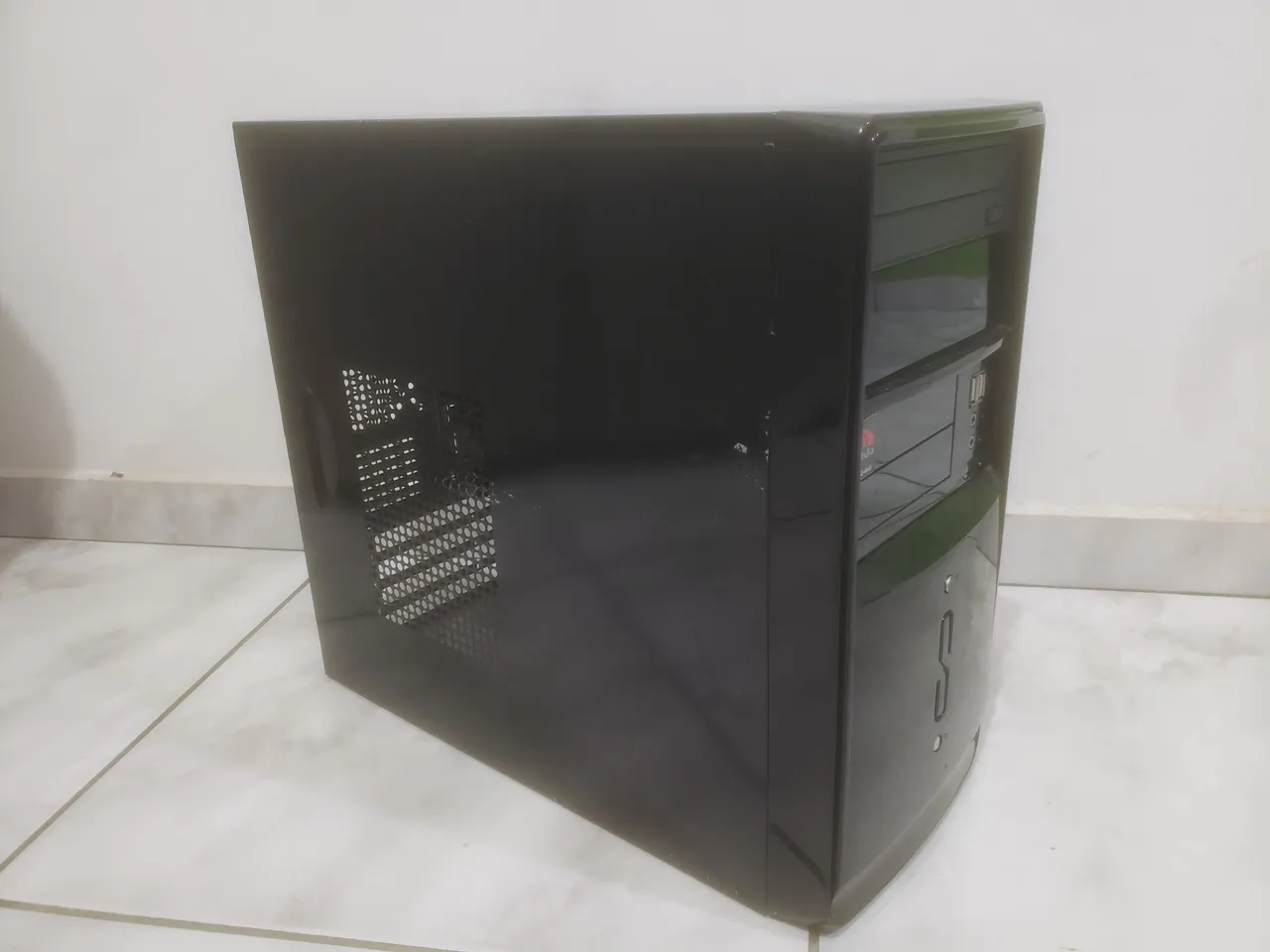 Computador Desktop Básico com monitor 19