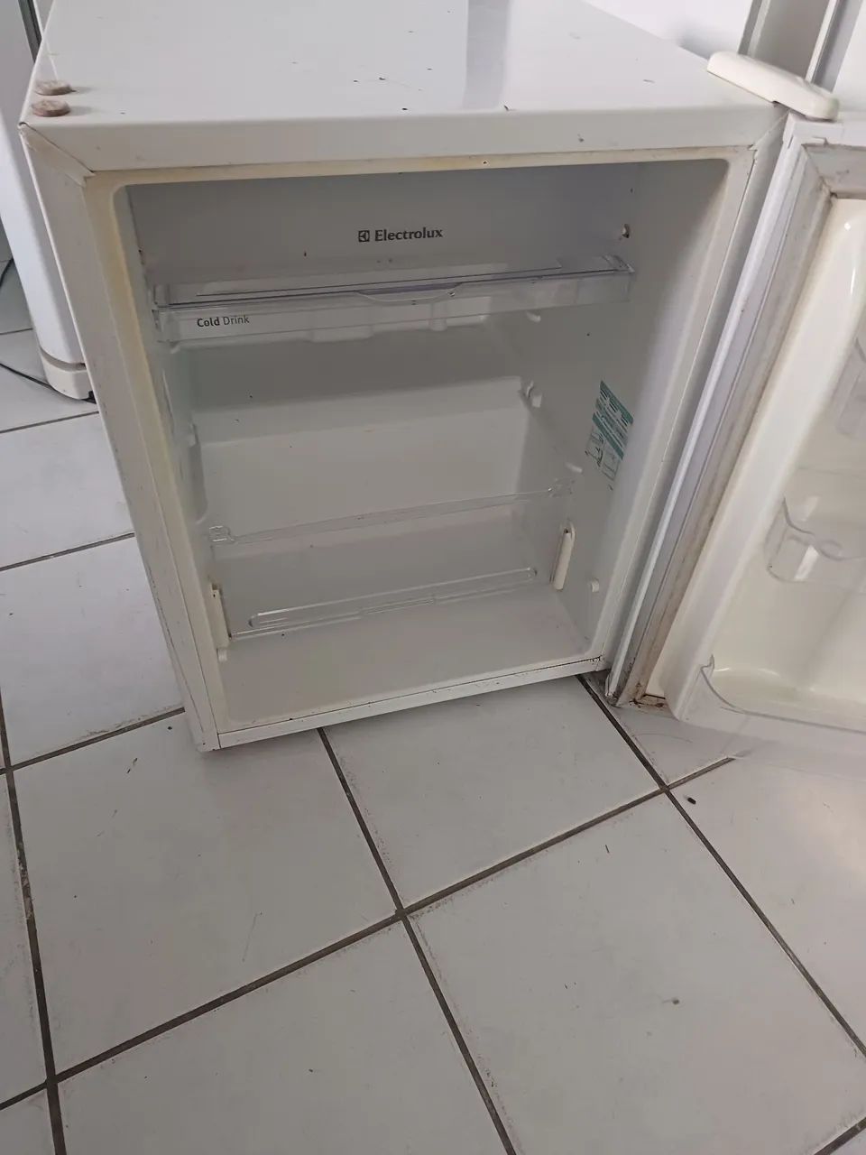 Frigobar eletrolux 80lts ótimas condições  - Foto 5
