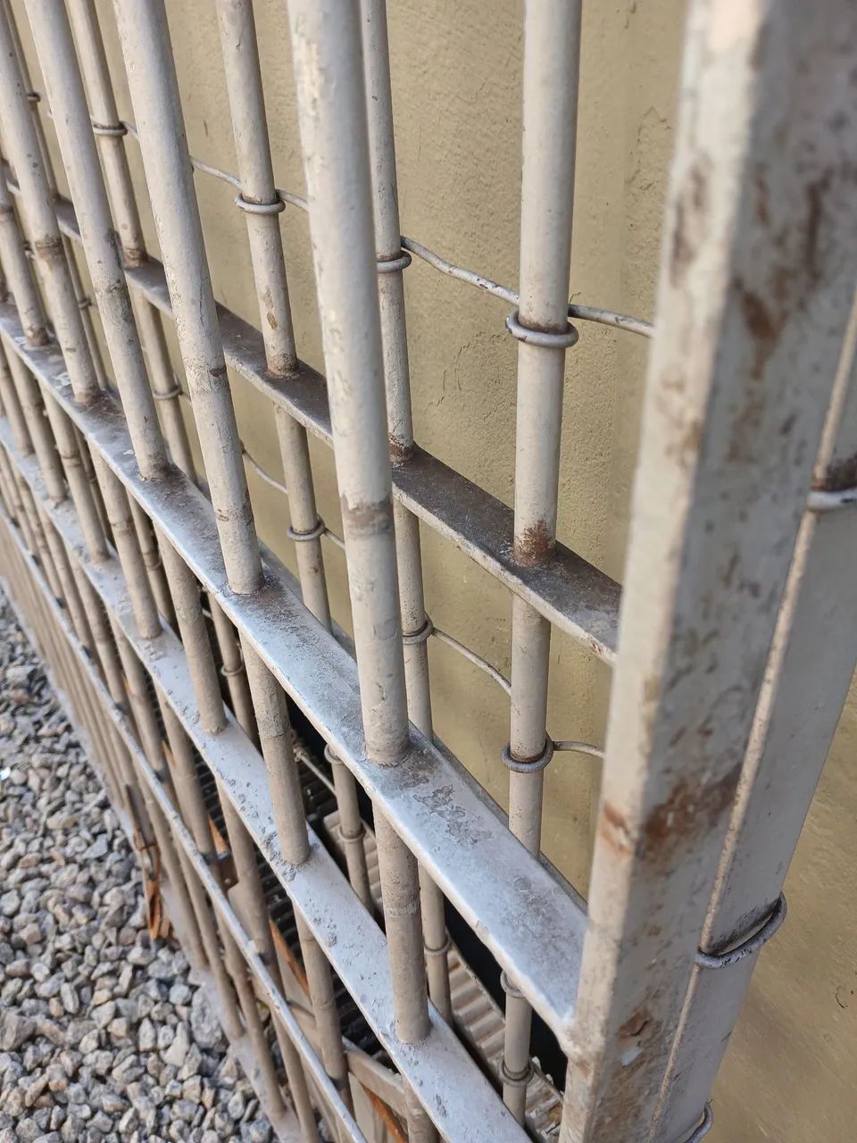 Grade de Metal Resistente64520798194945120