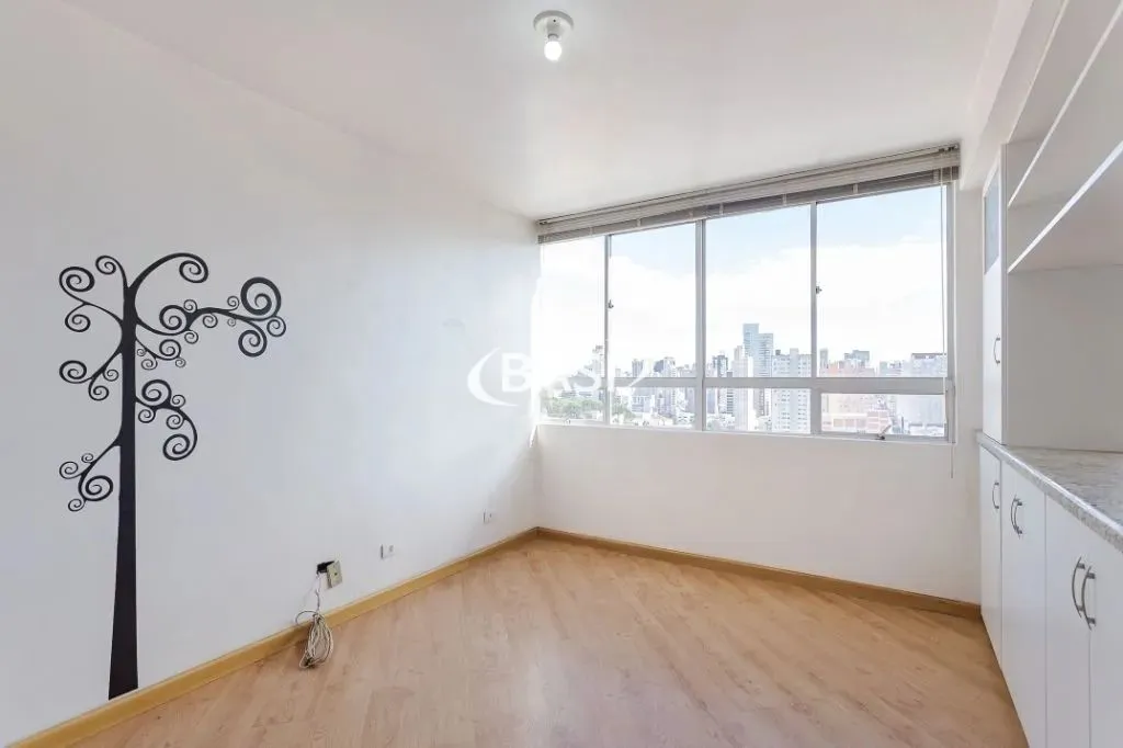 Apartamento de 1 dormitório à Venda no Centro de Curitiba (com vaga de garagem)