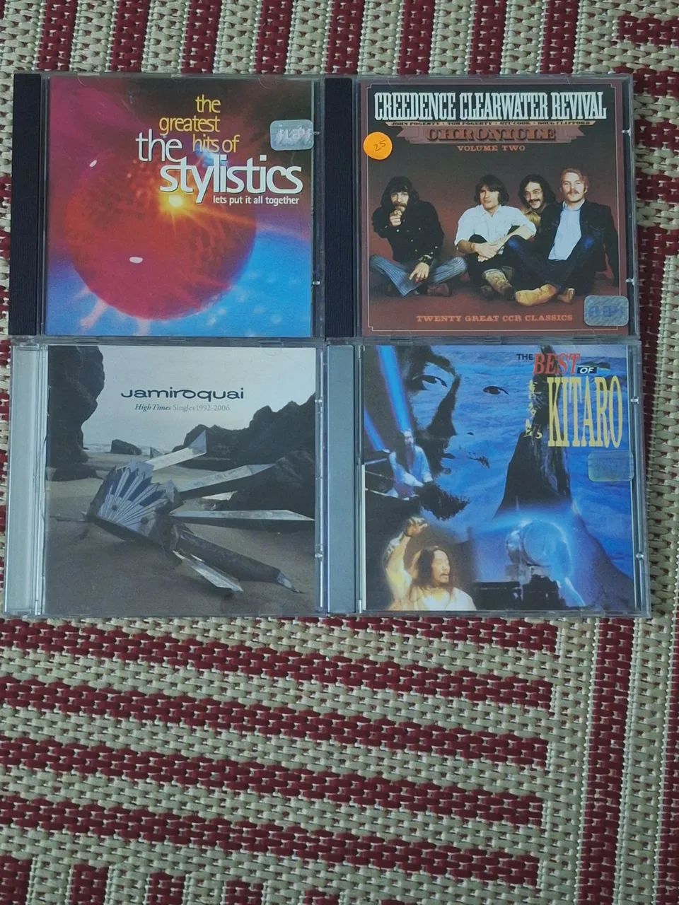 Cds, 25 cada.
