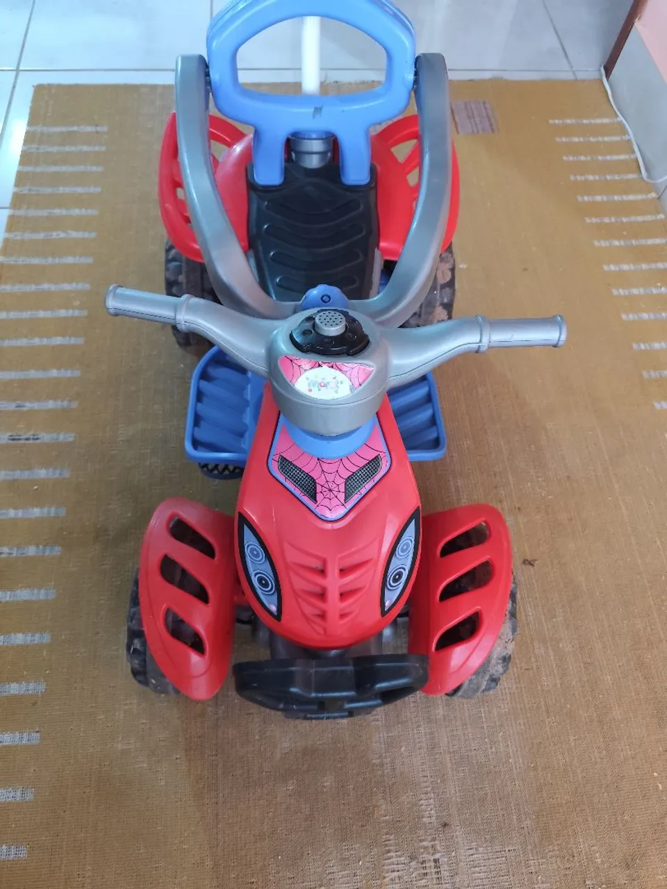 Quadriciclo do homem aranha 