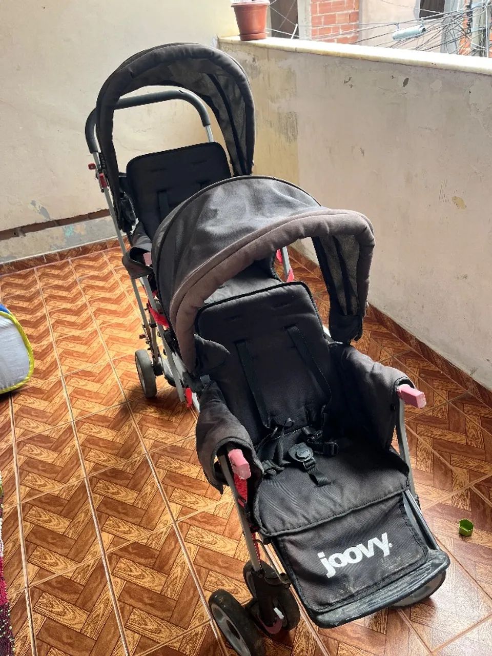 carrinho de bebês gêmeos joovy caboose  - Foto 6