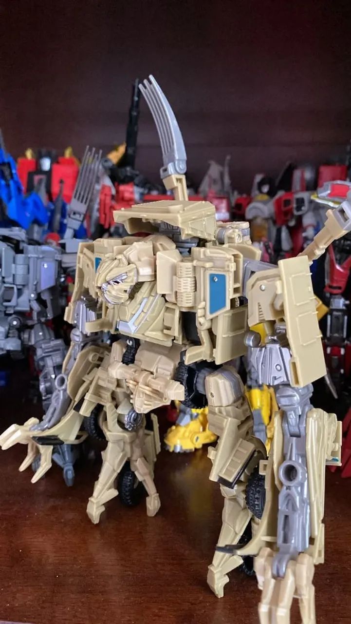 Transformers studio series 33 bonecrusher  - Foto 2