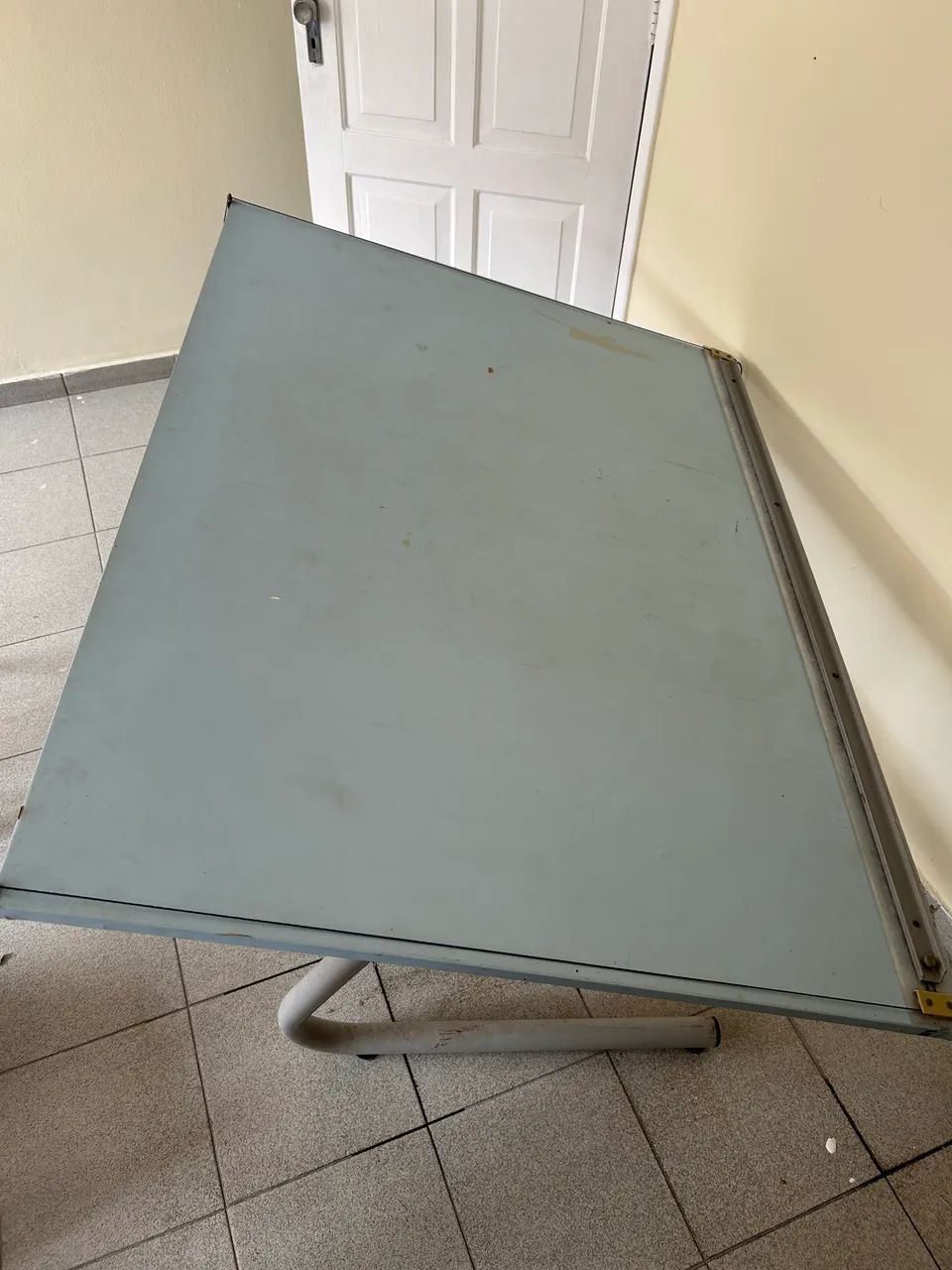 Mesa Arquitetura - Trident - 110x80cm