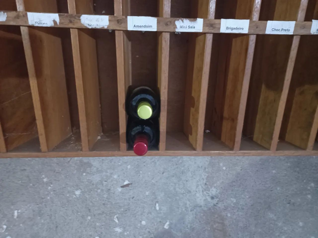 Vende-se prateleira (suporte na parede)para garrafas de vinhos.  - Foto 6