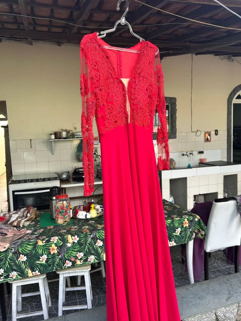 Vestido Longo Vermelho Renda Manga Longa  - Foto 2