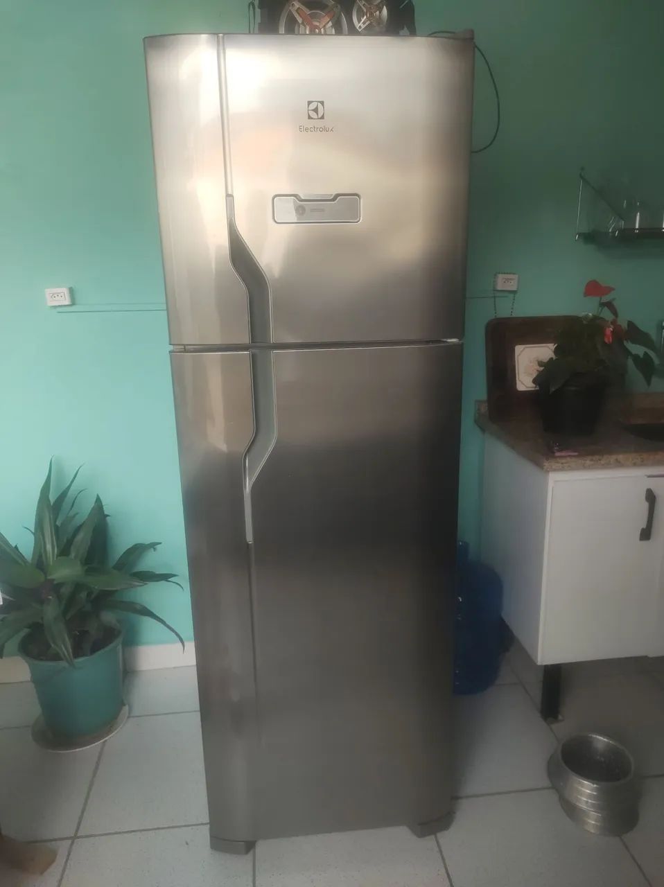 Vende -se geladeira Eletrolux Frost Free 370 litros 