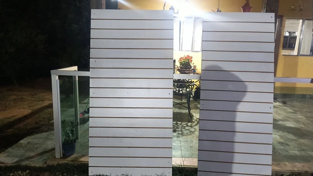 Painéis canaletado MDF branco horizontal 150,00 cada e vertical. 100,00 cada - Foto 4