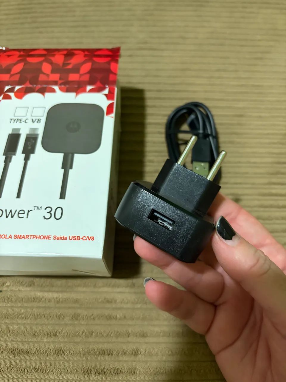 Carregador com saída USB  - Foto 2