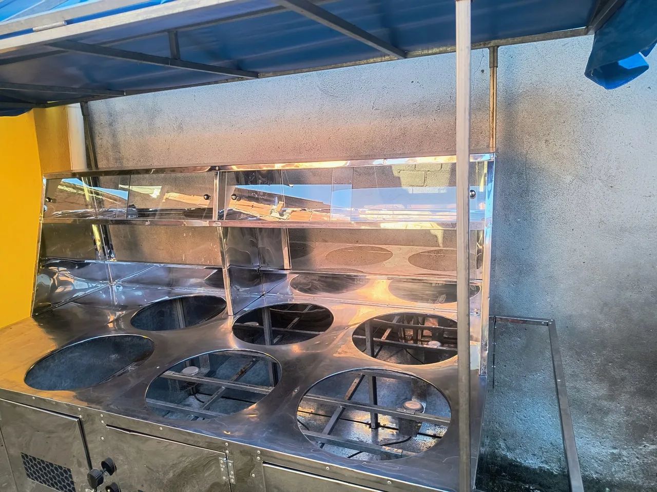Carrinho de Banho-Maria em Inox 6 Cubas para Comida Quente<br>Ou, se não coub - Foto 4