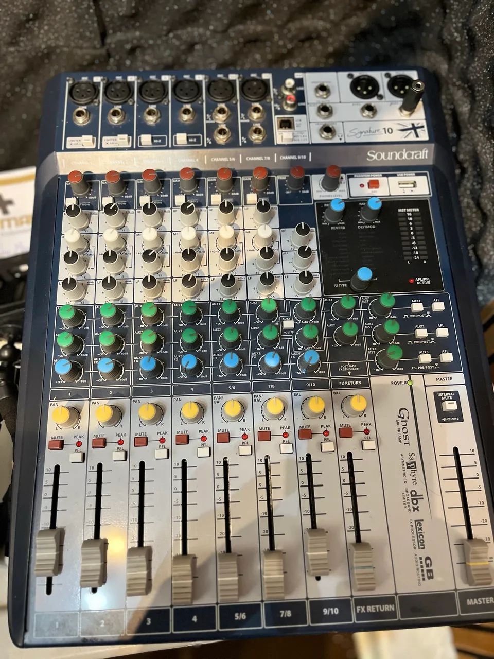 Mesa de som SoundCraft signature 10