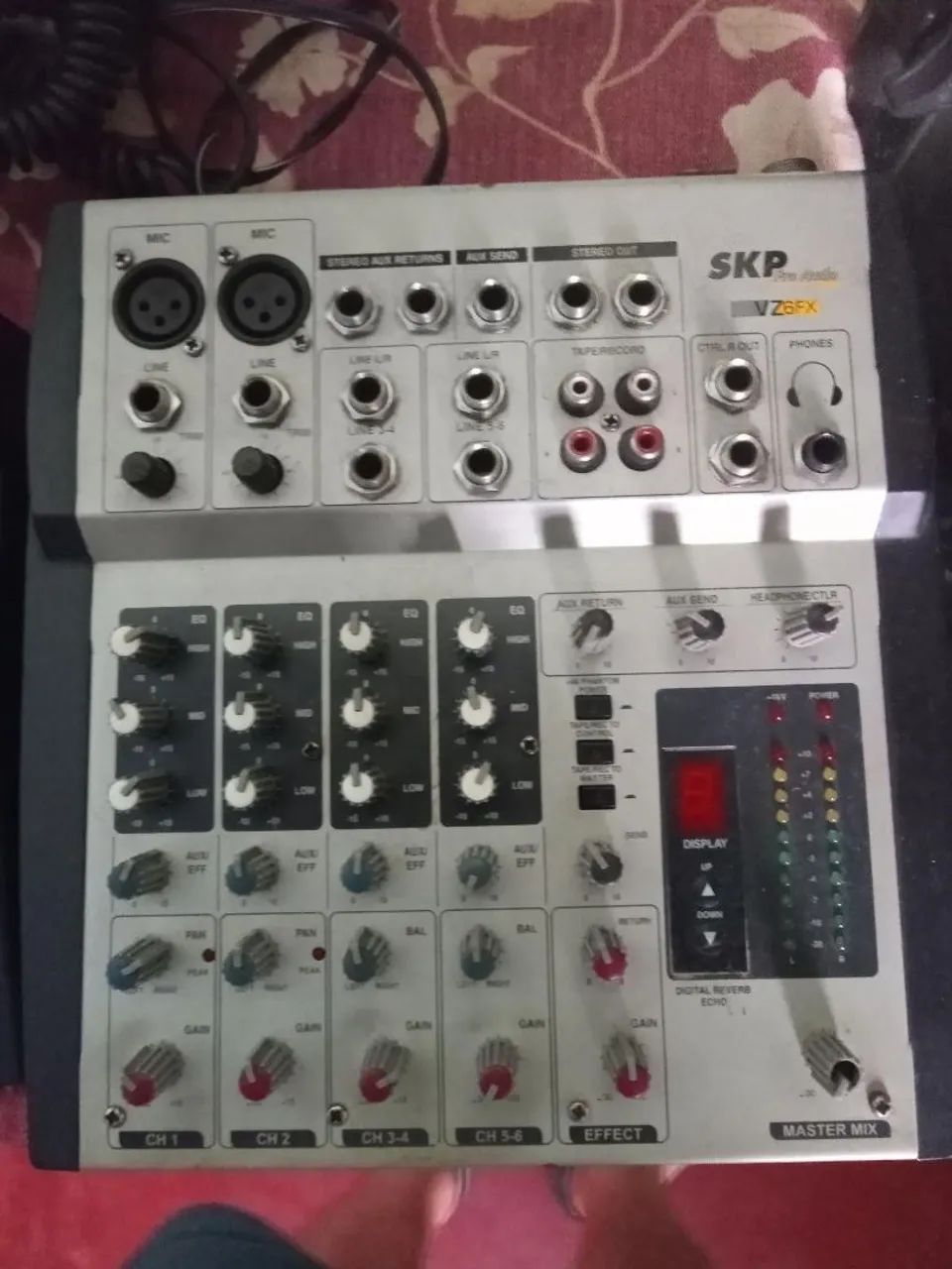 Mesa de som pequena