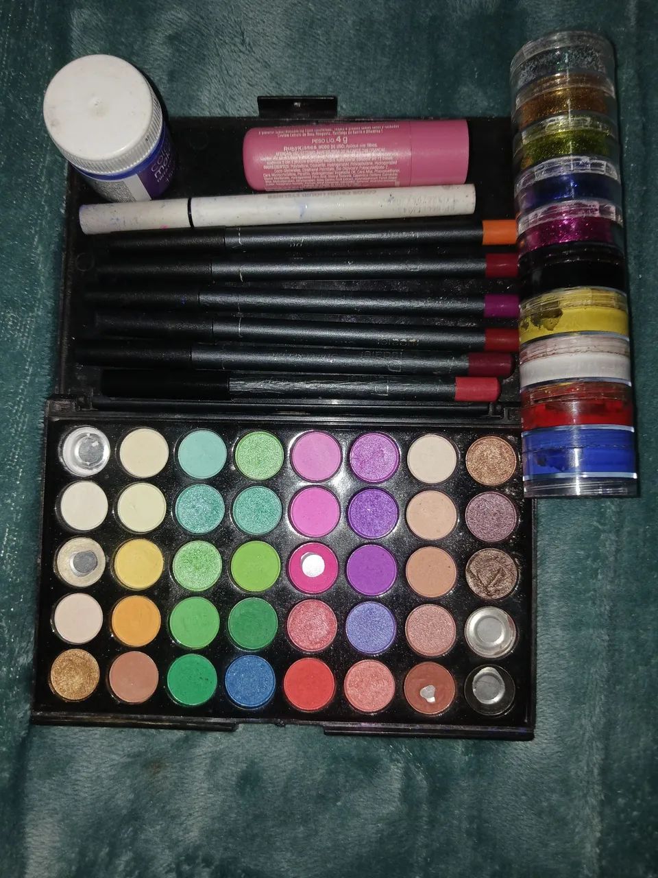 Kit com Maquiagem sombra lápis etc - Foto 4