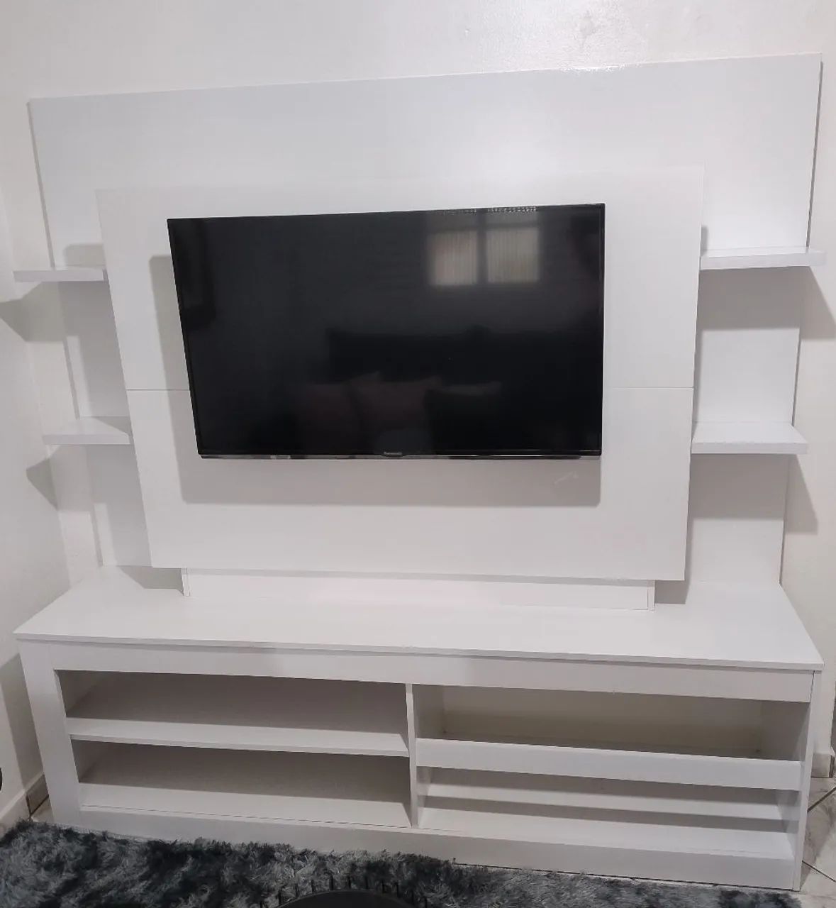 Vendo lindo rack e painel conjugado na cor branco...
