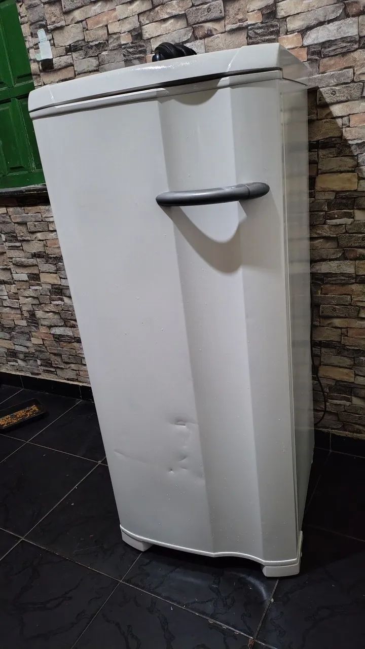 Freezer vertical Electrolux funcionando perfeitamente  - Foto 3