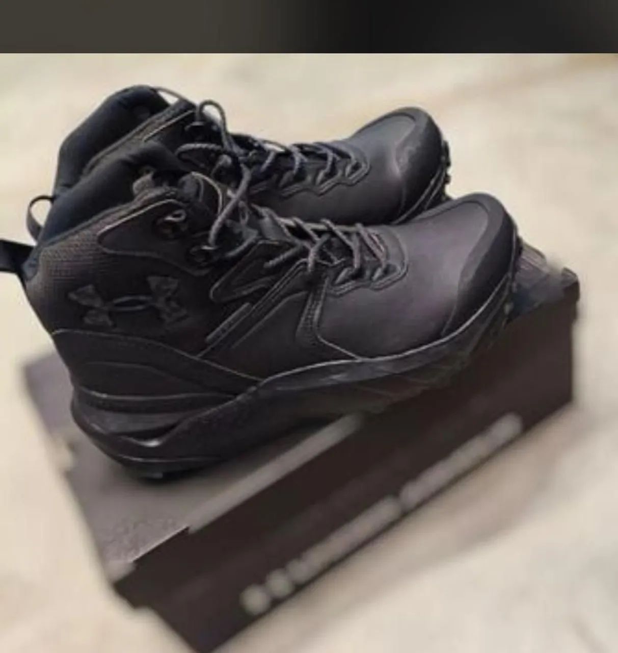 Tênis under Armour defenser cano auto