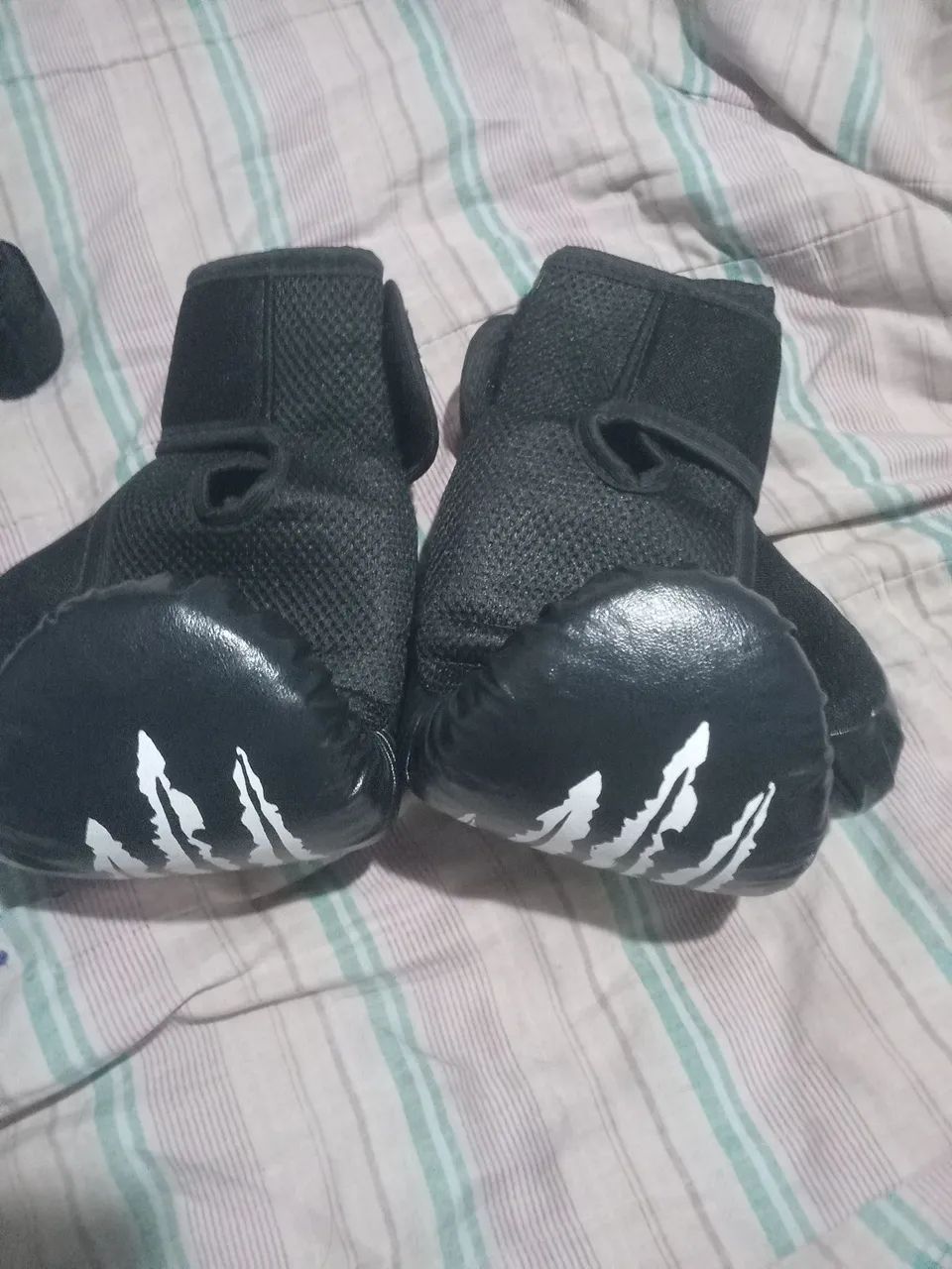 Kit boxe ,luva 12 onzas, bolsa ,faixa de mão  - Foto 2
