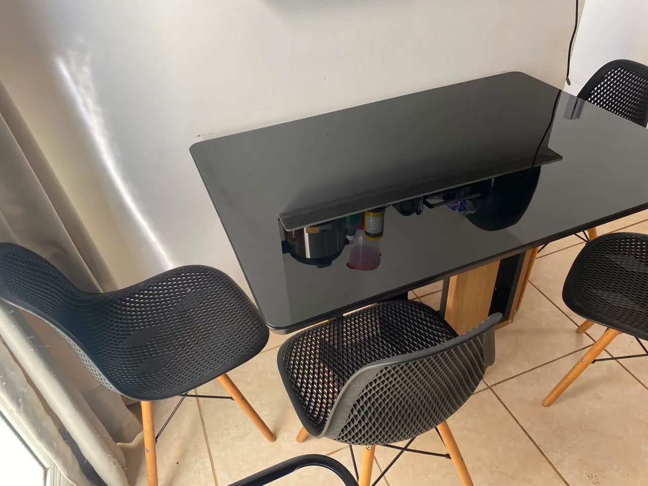 Mesa de Jantar com Tampo de Vidro + 4 Cadeiras - Foto 3