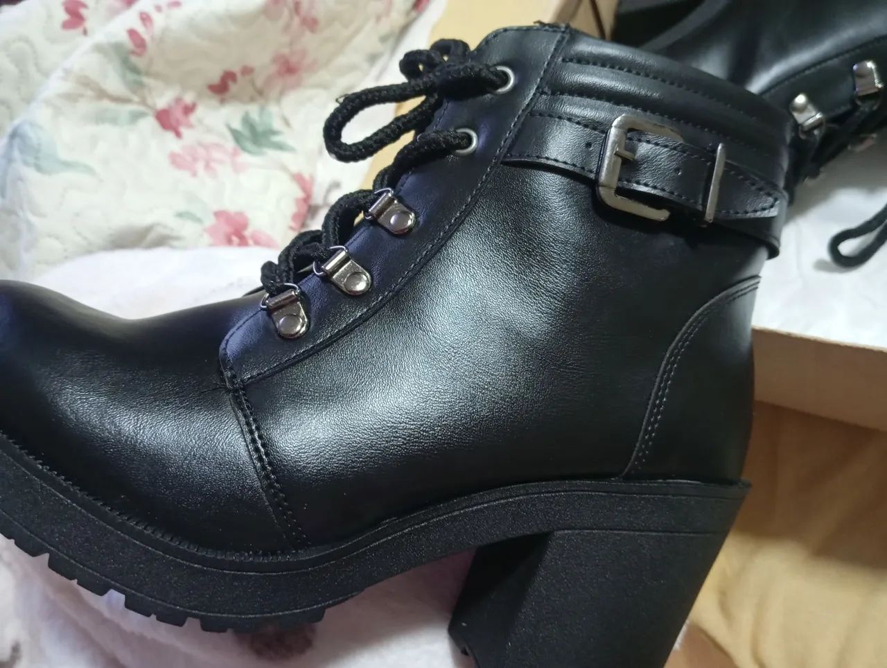 Bota nova numeração 38 - Foto 3