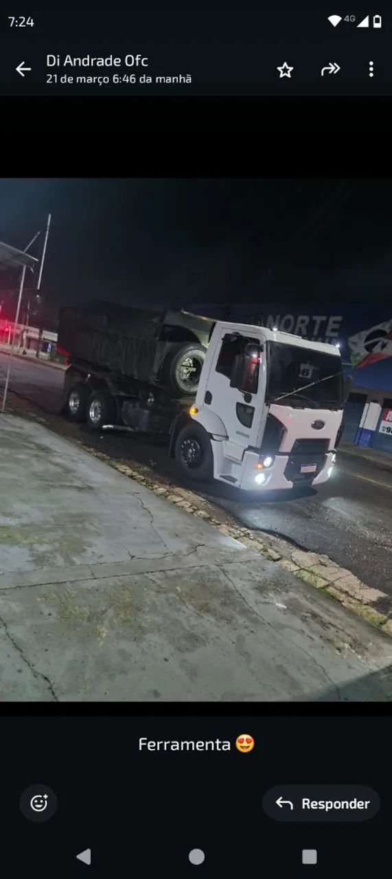Caminhão caçamba 