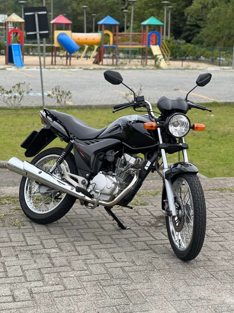 CG FAN 150Cc esdi com partida elétrica e freio a disco 