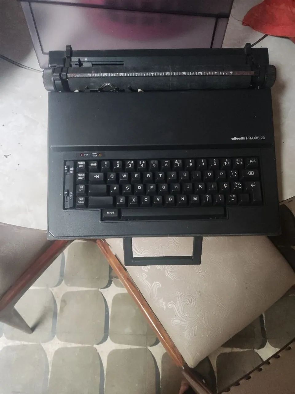 Máquina de escrever Olivetti praxis 20