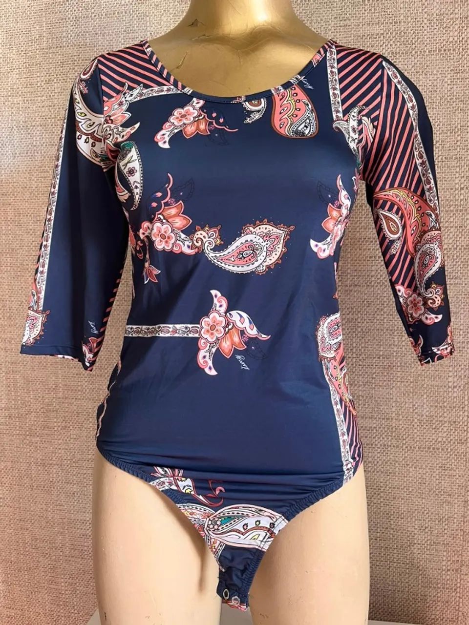 body azul marinho com estampa dimy