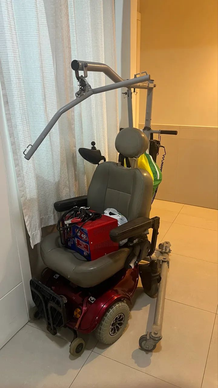 Cadeira de rodas motorizada com guincho elevador  - Foto 5