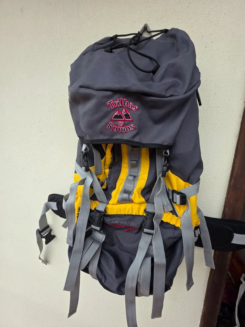 Mochila Cargueira Trilhas e Rumos Crampon Tech 77L - Estrutura de Alumínio