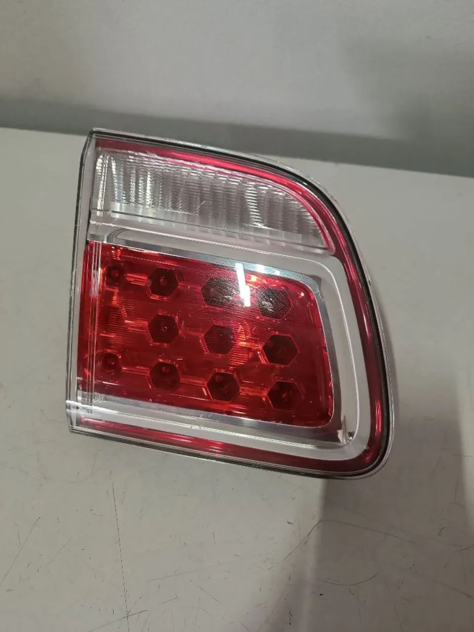 Lanterna led tampa traseira esquerda trailblazer 