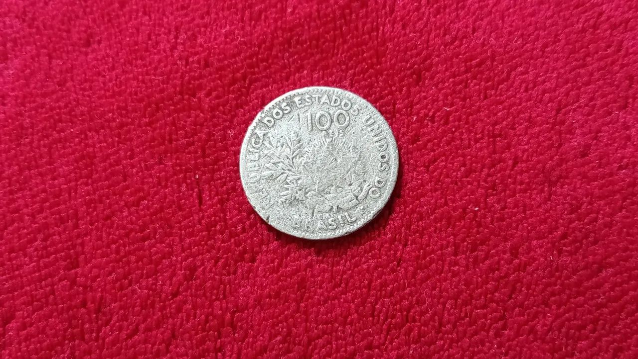 Moeda antiga de 100 réis da Princesa Isabel