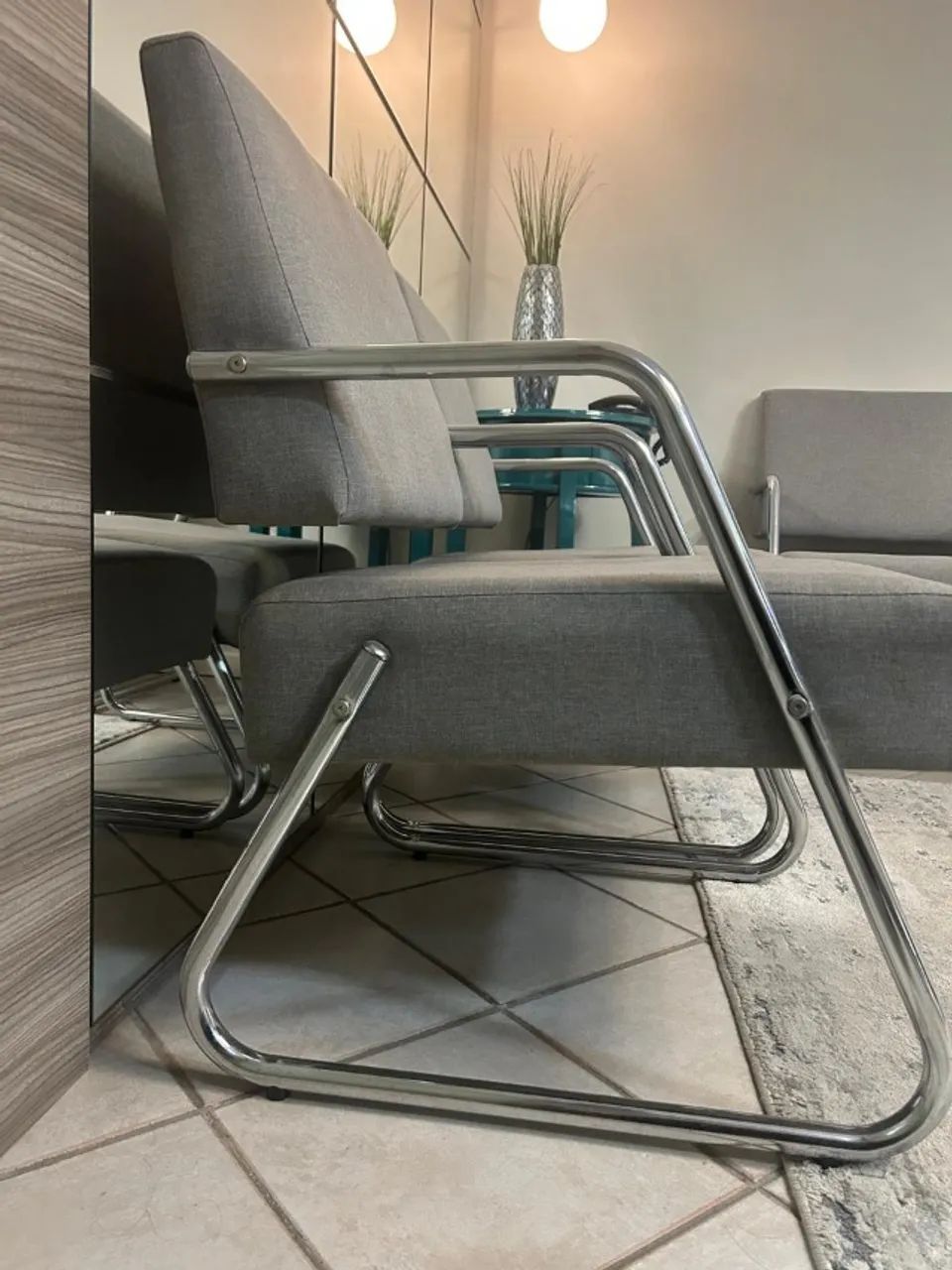 5 Cadeiras (poltronas) estofadas de sala/escritório - Foto 4