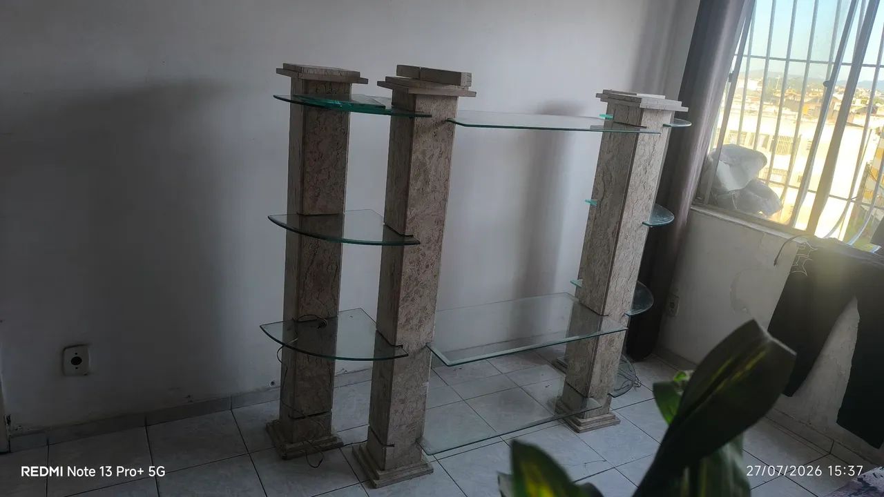 Estante de Mármore e Vidro