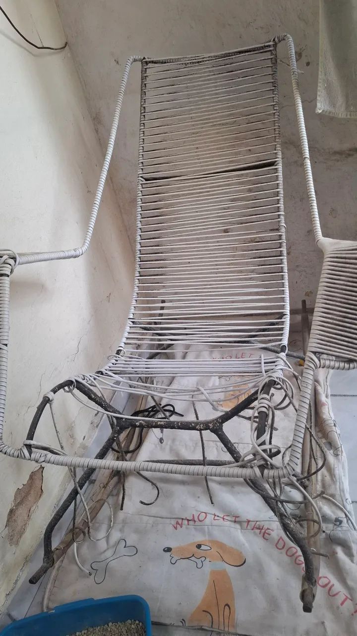 Vendo cadeira de balanço de ferro maciço