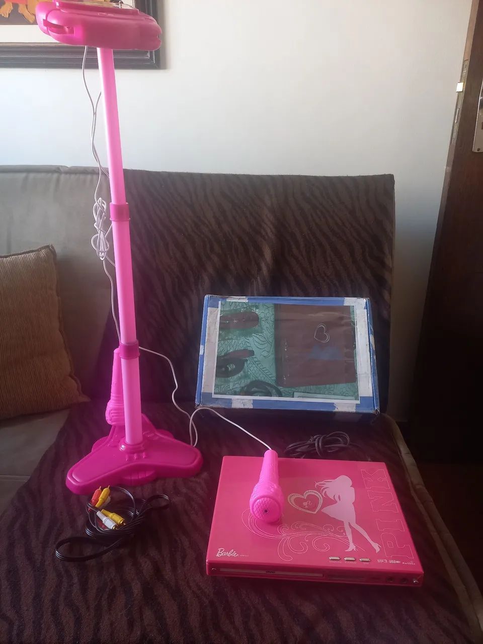 Dvd Tectoy Barbie e karaoke com 2 microfones.Conservado. - Foto 4