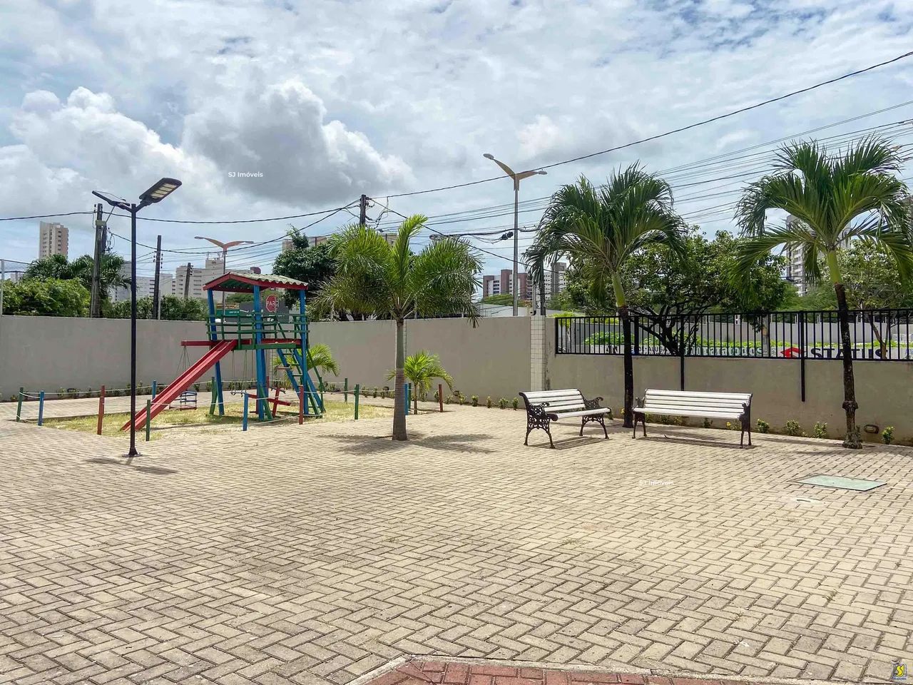 Apartamento elegante com varanda e 2 vagas no Cocó - Foto 2