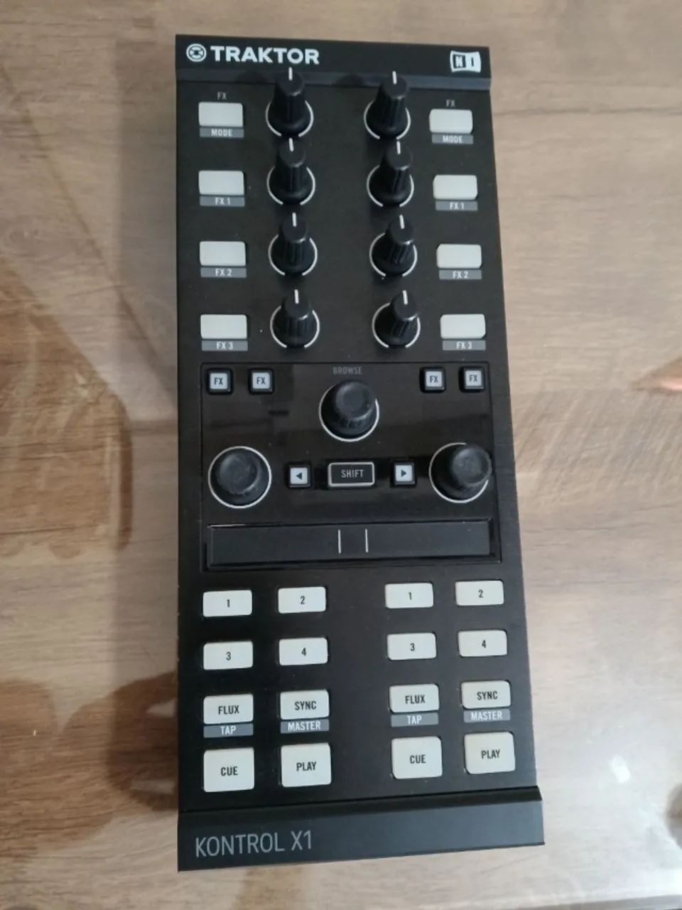 Controladora Dj Native Instruments Traktor X1 Mk2 Preto