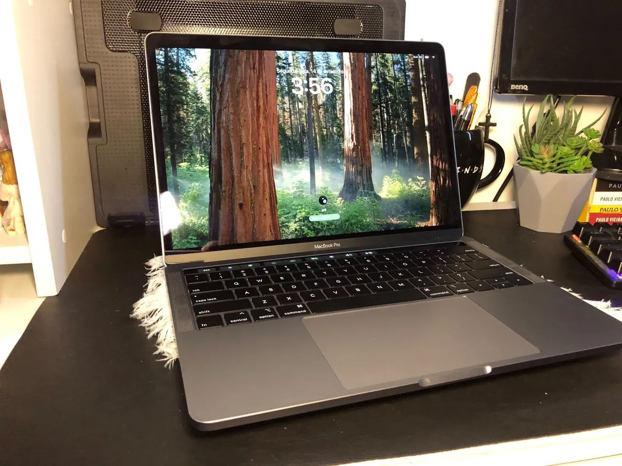 Macbook Pro 2019 8Ram 256ssd memória 