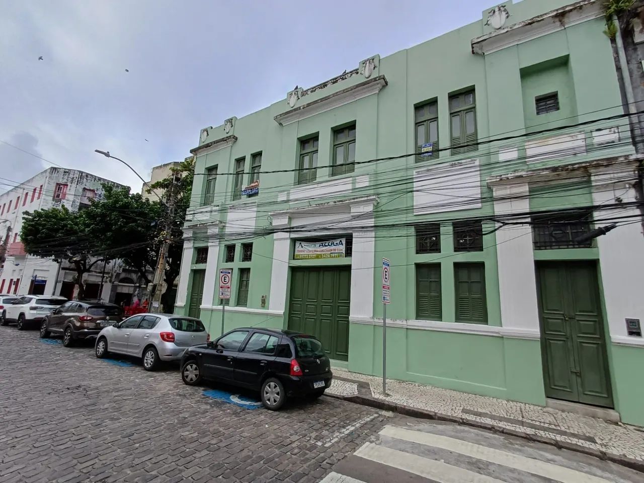 ALUGUEL - IMÓVEL NA RUA DA MOEDA - PRÉDIO DE ESQUINA COM 2 PAVIMENTOS REFORMADO - Foto 2