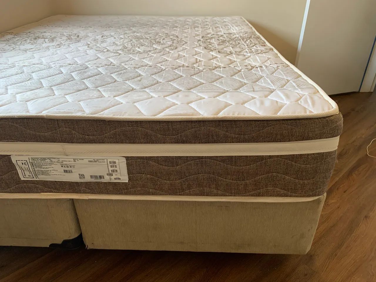 VENDE-SE CAMA BOX 