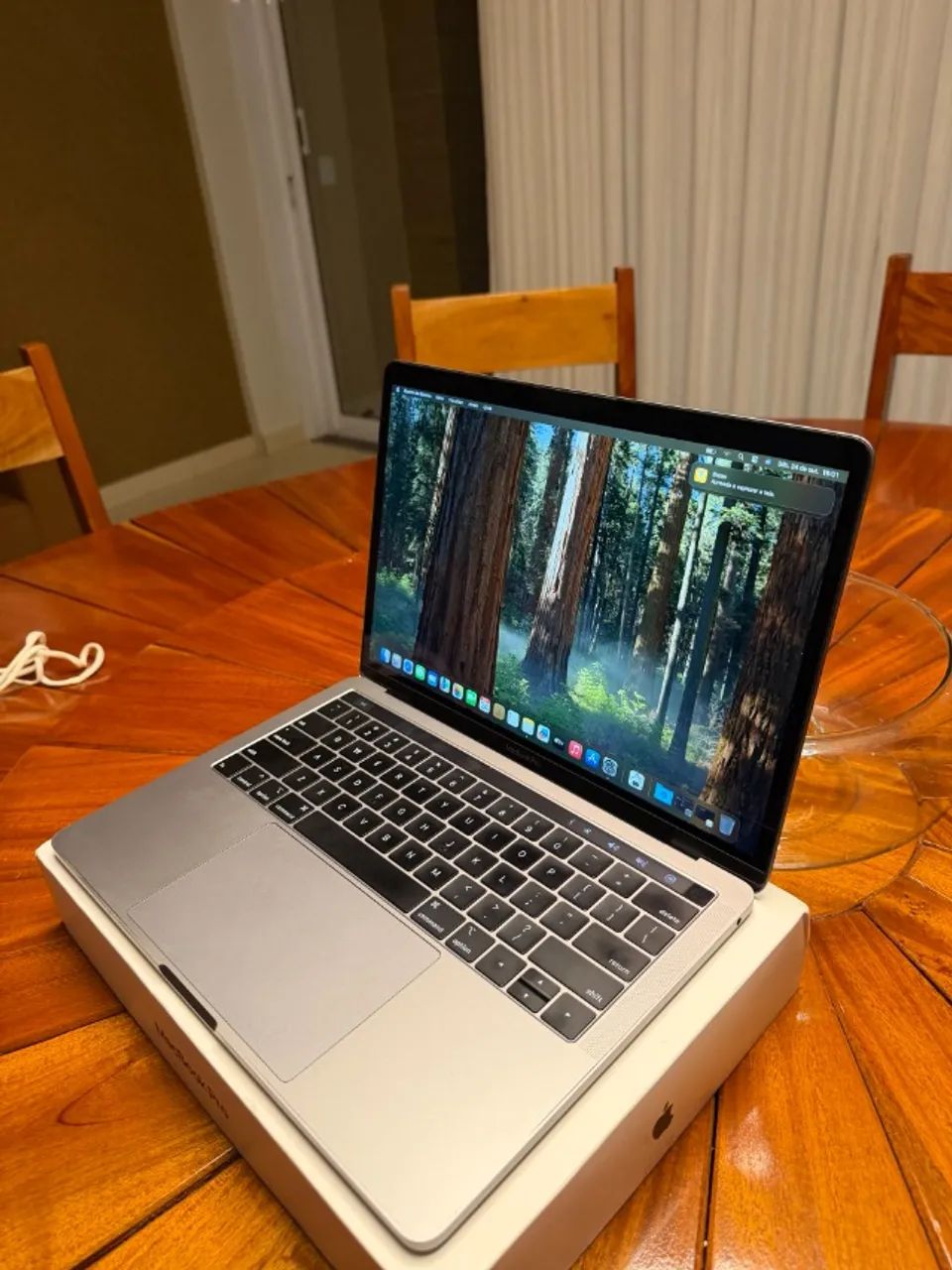 MacBook Pro 13" 2019 i5 8GB 128GB Touch Bar com caixa - Foto 3