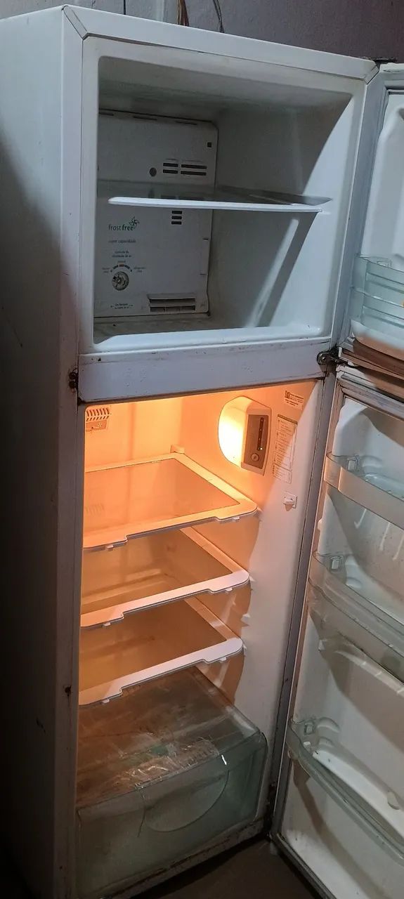 Vende-se geladeira funcionando perfeitamente  - Foto 2