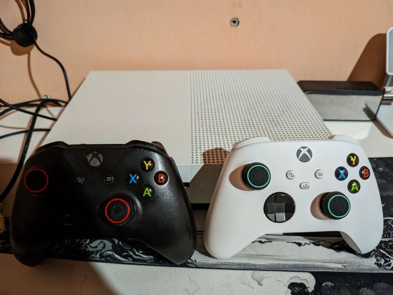 Xbox One S + 2 controles  - Foto 4